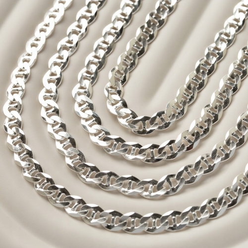 Detal diamentowanego splotu Gucci łańcuszek srebrny 6.8 mm Amazyt